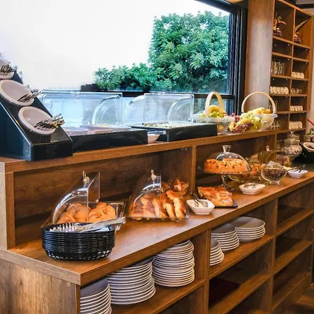 The Nova Ξενοδοχείο Γιάλοβα